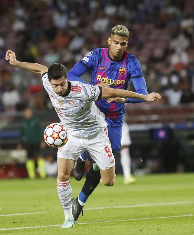 卡迪斯中场伺机起脚破门助球队胜出了吗