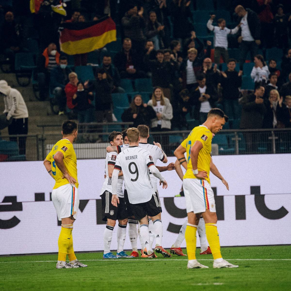 卡迪斯中场伺机起脚破门助球队胜出了吗