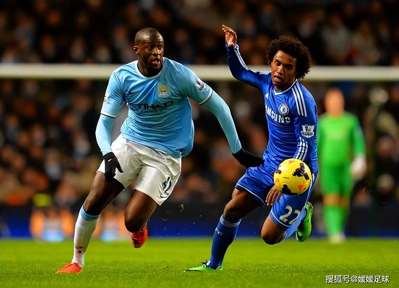 球天下体育官网-足球比赛中出现两次乌龙球,搞笑一幕引发笑声的视频